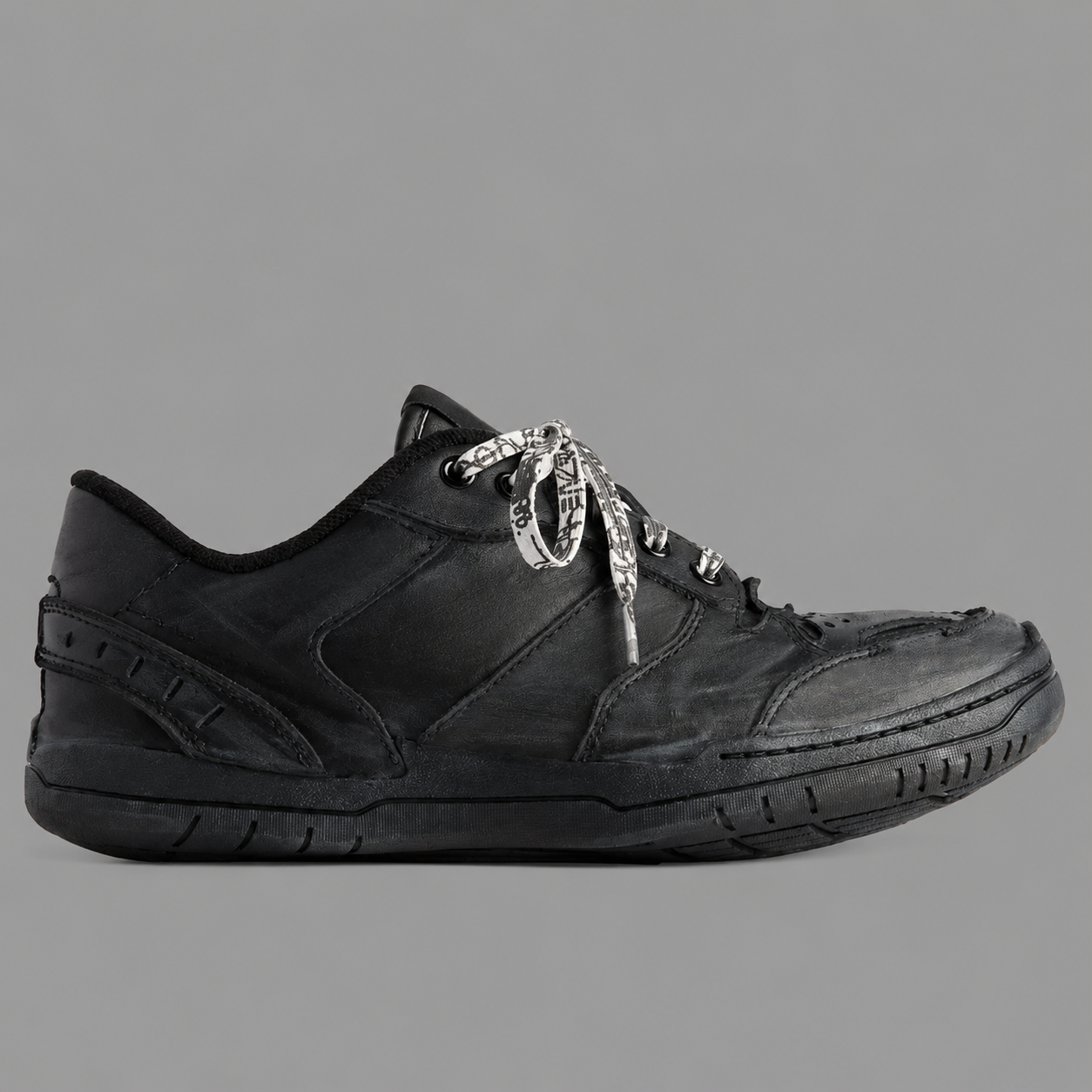 Hamptons Worn-out Sneaker